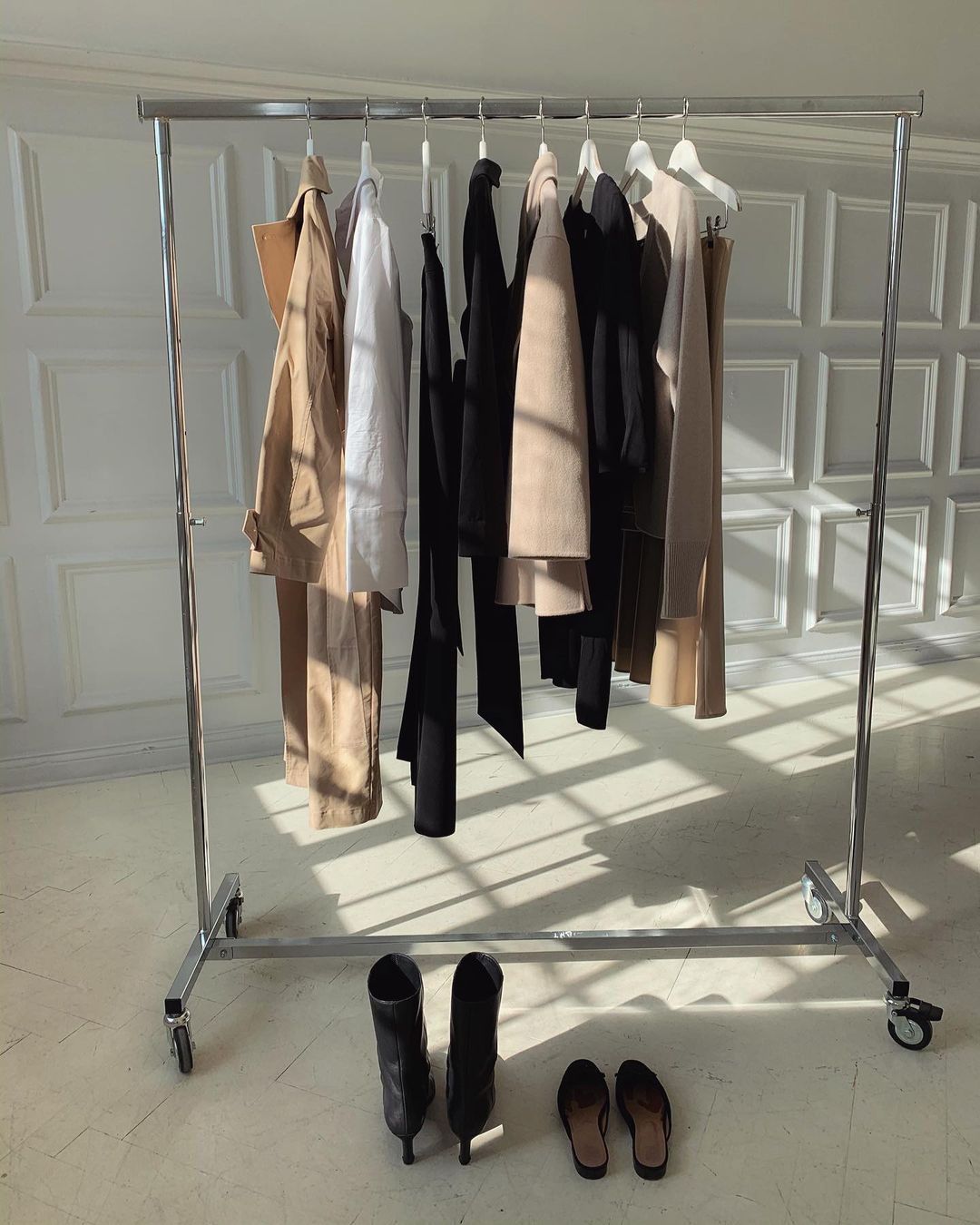 THE CAPSULE WARDROBE